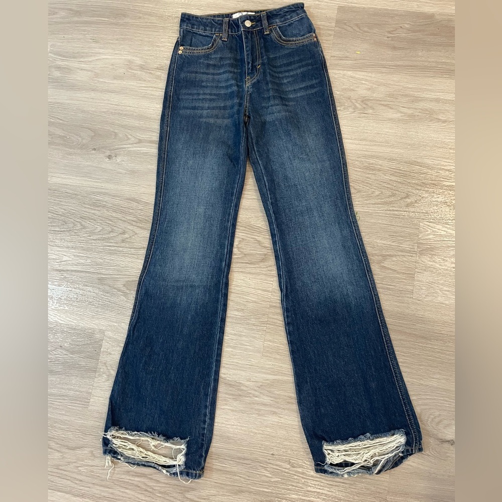 Awesome FREE PEOPLE Flared Blue Jeans with Distressed Cuffs. 24/33